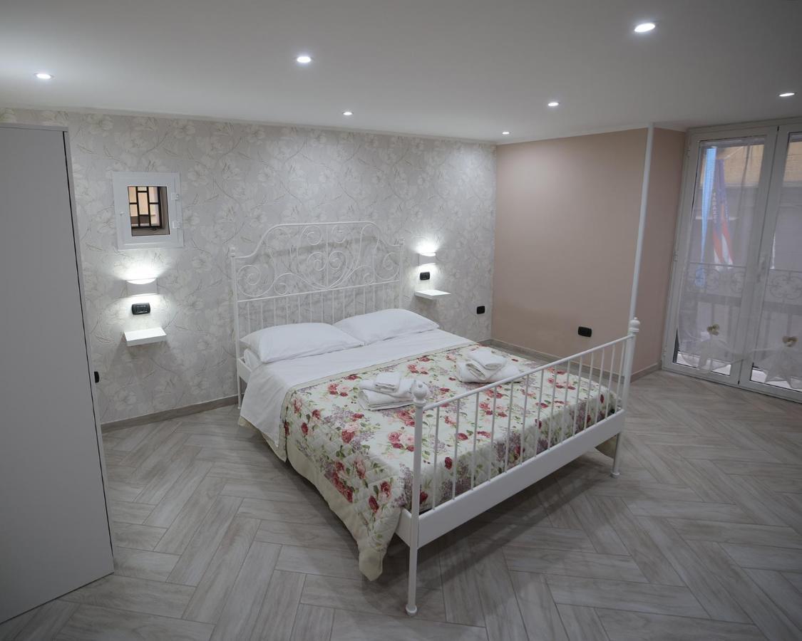 Apartamento La Dimora Di Vittoria Nápoles Exterior foto